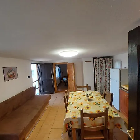 Orban Apartman 酒店 *