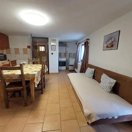 Orban Apartman 酒店