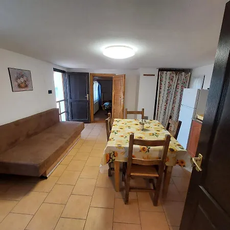 Orban Apartman 酒店 *