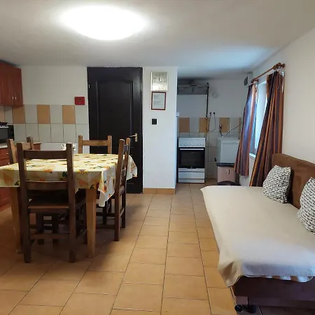 Orban Apartman * Kovagoors