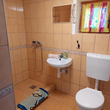 Orban Apartman 酒店