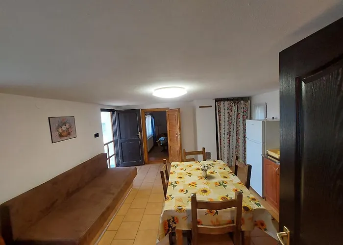 Orban Apartman 酒店 *