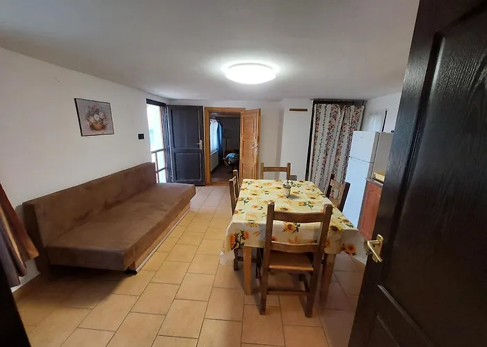 Orban Apartman 酒店 *